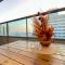 Luxury & Centric Flat with Balcony views in Marina - Dubaj