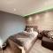 MODERN SUITES -5 Bedroom House- With FREE PARKING Birmingham city