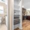 New! Cozy 1BR Upper Unit in the Heart of Roseville - روزفيل