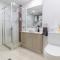 Executive Suite with Pool & Gym, 2 car parks - Darwin