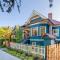 A Gentle Hideaway in the Urban Forest WEST END downtown Vancouver