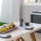 The Elements l Air l 4 Stunning Apartments each with Private Outdoor Dining l Walk to the Beach l Event Friendly l Wifi l Netflix l Outdoor Shower l Communal BBQ Pavilion and Lawn Area l