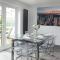 Bright 3bed Home Ideal Location & Free Parking