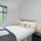 Bright 3bed Home Ideal Location & Free Parking