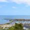 Lovely home from home apartment 8 mins walk to beach with free parking and sun deck 2 bed sleeps 4