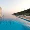 Pine Tree Boutique Apartments - Saplunara