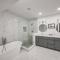 Stunning 5 BDR Oasis. 1 Mile from the Seawall! - 加尔维斯敦