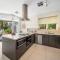 Petal and Bloom - 3BR Family CBD