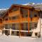 Appartement pour 6 au centre de Lanslevillard, proche des pistes avec balcon et WIFI - FR-1-508-15