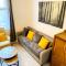 Gravesend 2 Bedroom Spacious Stylish Apartment - Sleeps upto 6 - 2 Min Walk to Station - Kent