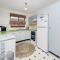 A Little Getaway - 17 Lawson St SWR
