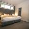 22 Riverside - برايت