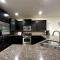 B11-Reunion Villa for relaxation, fenced yard, many BRs - Bothell