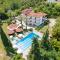 Irida Rooms n Pool - Cozy Summer Escape