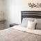 2BR - Parking - 5 Min to North Shore!