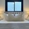 Phaedrus Living: White Hills Suites City View