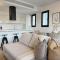Phaedrus Living: White Hills Suites City View