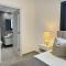 Phaedrus Living: White Hills Suites City View