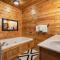 Cozy cabin, crackling fire, and hot tub magic! - Севьервилл