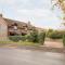 1 Crowlands Cottages - Holt