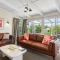 Serene Breeze Escape with estuary view - Whitford