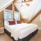 Huge Riverfront Deck, Walk Everywhere - Viking Lodge 100A condo