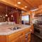 Peaceful Cabin Home with Breathtaking View! - مدينة بيغ بير