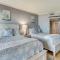 Oceanfront Elegance at AIP Resort - Franklintown