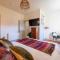 Stunning 3-Bed Cottage Hot Tub Wi-Fi Parking