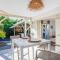 Magnifique Bungalow et Jacuzzi au cœur des plages