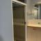 Ground floor, family unit on the canal with free WIFI!