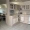 Bay View #7 is a 2-bed, 3,5-bath waterfront townhouse in a gated community, townhouse