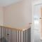 OnSiteStays New Large modern 4 bed, Parking, Wifi, 2 x Bathroom - Orpington