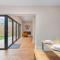 OnSiteStays New Large modern 4 bed, Parking, Wifi, 2 x Bathroom