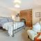 3 bed in Carisbrooke IC037