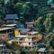 Young Monk Hostel & Cafe Jibhi