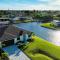 VILLA MODERN TIMES - 4 BEDS - 2 BATHS - 8 GUESTS - WATERVIEW & POOL - INCL. 10% OFF BOAT RENTAL - Cape Coral