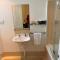 Ensuite gouger entire apartment 304 - أديلايد