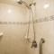 Kamaole Sands 6-303 - Courtyard and Ocean Views - Уэйлея