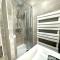 Open Mind Property - 6 Luxury Bedrooms with Free Parking