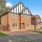 Luxury New Build 4/5 bed House in Ascot - Private Garden & Parking