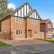 Luxury New Build 4/5 bed House in Ascot - Private Garden & Parking - Winkfield