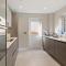 Luxury New Build 4/5 bed House in Ascot - Private Garden & Parking - Winkfield