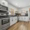 Remodeled* Sleeps 7, Fire Pit, Indoor Bike Storage - Crosby