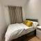 3rd Studio Flat With Private Toilet and Bathroom Setup For Family Enjoyment 134 Keedonwood Road Bromley - 布罗姆利