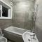 3rd Studio Flat With Private Toilet and Bathroom Setup For Family Enjoyment 134 Keedonwood Road Bromley - 布罗姆利