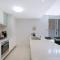 'Attiva' A Brisbane Gem with Pool and Private Patio - بريزبين