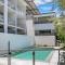 'Attiva' A Brisbane Gem with Pool and Private Patio - بريزبين