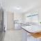 Bay Breeze - Easygoing Beachside Living for Families