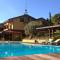  Luxury Cascina_F  Pool & Wine Experience